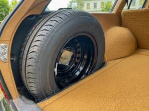 Image 29/34 of Mercedes-Benz 200 T (1983)