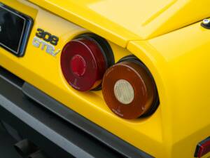 Image 17/50 of Ferrari 308 GTBi (1981)