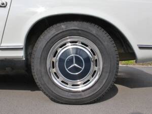Afbeelding 25/28 van Mercedes-Benz 280 SL (1968)
