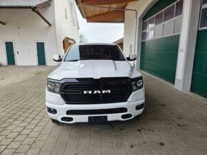 Image 43/62 of Dodge Ram 1500 (2020)