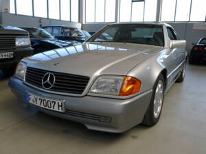 Image 28/47 of Mercedes-Benz 500 SL (1992)