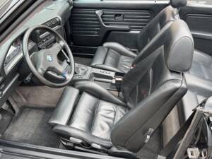 Bild 9/27 von BMW 320i (1989)