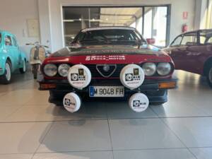 Image 2/22 of Alfa Romeo GTV 2.0 (1983)