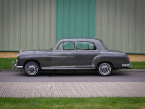 Image 3/31 de Mercedes-Benz 220 S (1957)