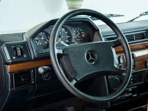 Afbeelding 28/50 van Mercedes-Benz 300 GE (kurz) (1990)