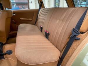 Image 25/34 of Mercedes-Benz 200 T (1983)
