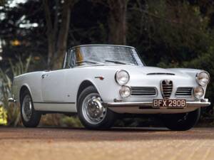 Image 26/50 of Alfa Romeo 2600 Spider (1964)