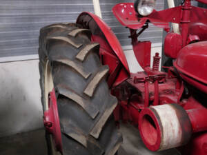 Image 19/27 of Farmall H (1945)