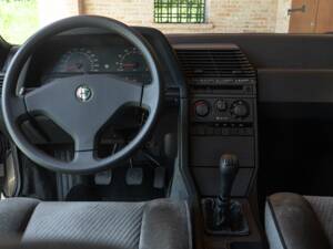 Image 31/50 de Alfa Romeo 164 2.0 (1991)