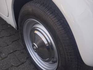 Image 28/34 of FIAT 500 L (1970)