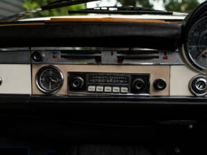 Image 14/52 of Mercedes-Benz 230 SL (1964)