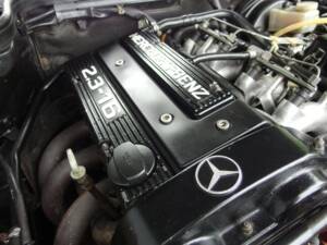 Immagine 73/98 di Mercedes-Benz 190 E 2.3-16 (1985)