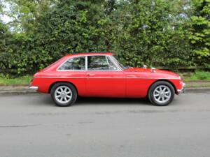 Image 7/16 of MG MGC GT (1968)