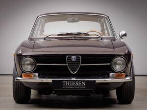 Immagine 2/35 di Alfa Romeo Giulia 1300 GT Junior (1973)