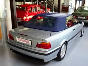 Bild 4/17 von BMW 318i (1996)