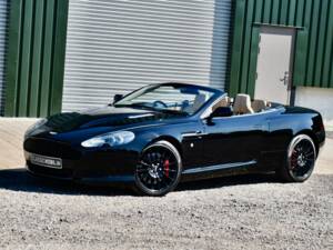 Imagen 2/12 de Aston Martin DB 9 Volante (2007)