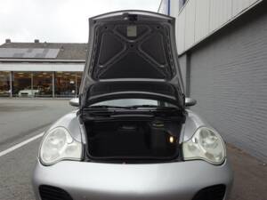 Bild 80/100 von Porsche 911 Carrera 4S (2002)