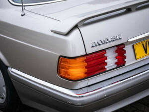 Imagen 36/50 de Mercedes-Benz 300 SE (1990)