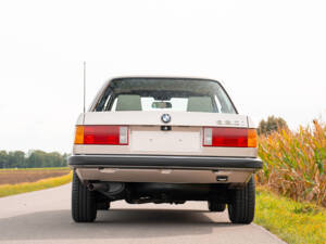 Imagen 11/80 de BMW 320i (1983)