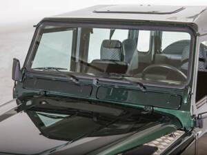 Bild 6/18 von Land Rover Defender 90 Td5 (2002)