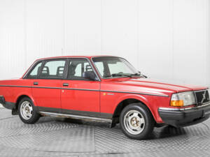 Image 5/50 of Volvo 240 (1987)