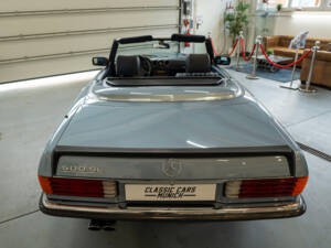Immagine 19/33 di Mercedes-Benz 500 SL (1985)