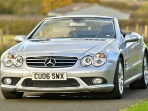 Image 3/50 of Mercedes-Benz SL 55 AMG (2006)