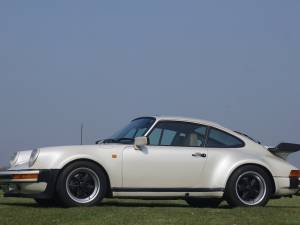 Image 1/44 of Porsche 911 Turbo 3.3 (1983)