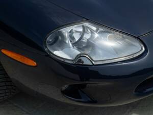 Image 13/50 de Jaguar XKR (2000)