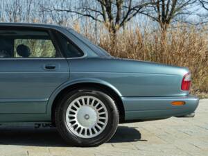 Bild 19/50 von Jaguar XJ 8 Executive (1997)