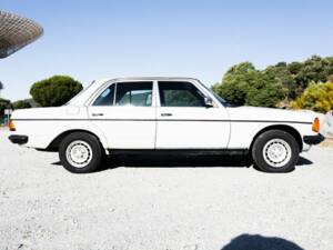 Bild 3/7 von Mercedes-Benz 300 D (1983)