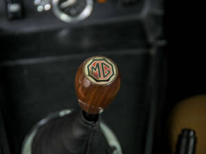 Image 28/50 of MG MGB GT V8 (1975)