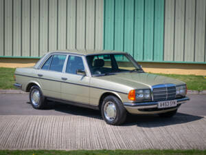 Immagine 1/29 di Mercedes-Benz 280 E (1983)