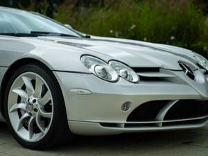 Image 38/50 of Mercedes-Benz SLR McLaren (2005)