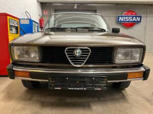 Image 3/18 de Alfa Romeo Alfetta 2.0 (1982)