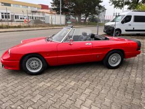 Image 19/37 of Alfa Romeo 1.6 Spider (1984)