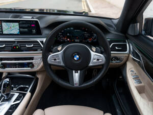 Imagen 16/36 de BMW M760Li xDrive (2019)