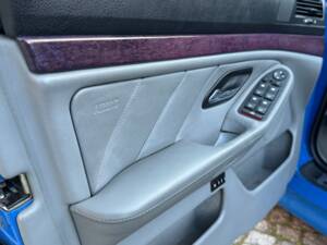 Image 37/100 of BMW 540i Touring (1998)