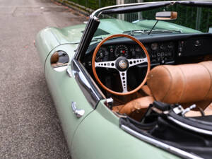 Image 39/60 de Jaguar E-Type (1970)