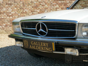 Image 14/50 de Mercedes-Benz 380 SL (1982)