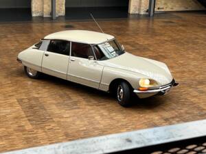 Image 5/25 of Citroën DS 20 Pallas (1972)