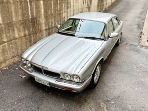 Image 6/22 de Jaguar XJ 8 4.0 Executive (1998)