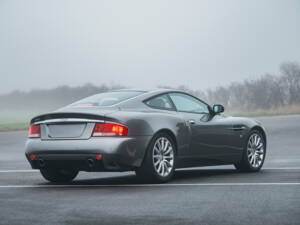 Image 7/18 of Aston Martin V12 Vanquish (2003)