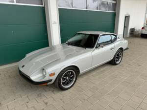 Image 31/34 of Datsun 240 Z (1972)