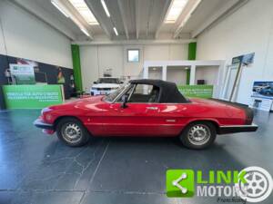 Image 2/10 de Alfa Romeo 1.6 Spider (1987)