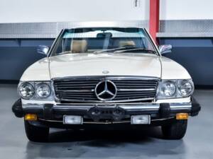 Immagine 3/7 di Mercedes-Benz 380 SL (1984)