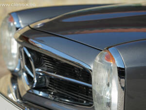 Image 23/25 of Mercedes-Benz 280 SL (1970)