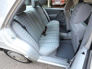 Immagine 14/100 di Mercedes-Benz 190 E 2.3 (1992)