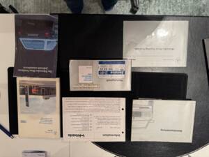 Image 24/26 of Mercedes-Benz 560 SEC (1990)