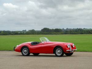 Image 2/37 of Jaguar XK 120 SE OTS (1954)